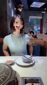 [原创] 带老婆餐厅和公园露出 紧张 刺激